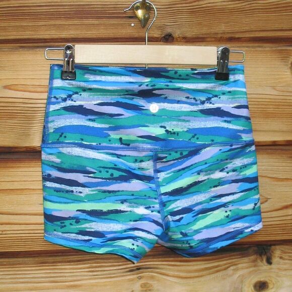 Lululemon Seven Wonders Boogie Roll Down Shorts 6 - Picture 6 of 9